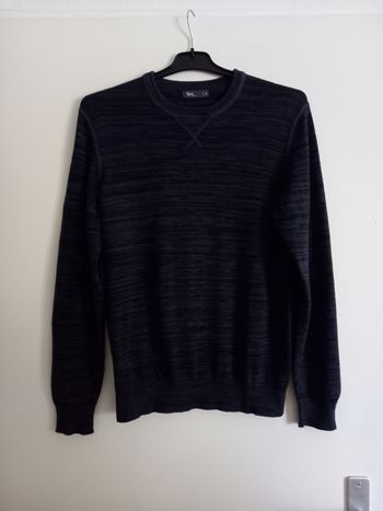 Pull mi-saison col rond. 
