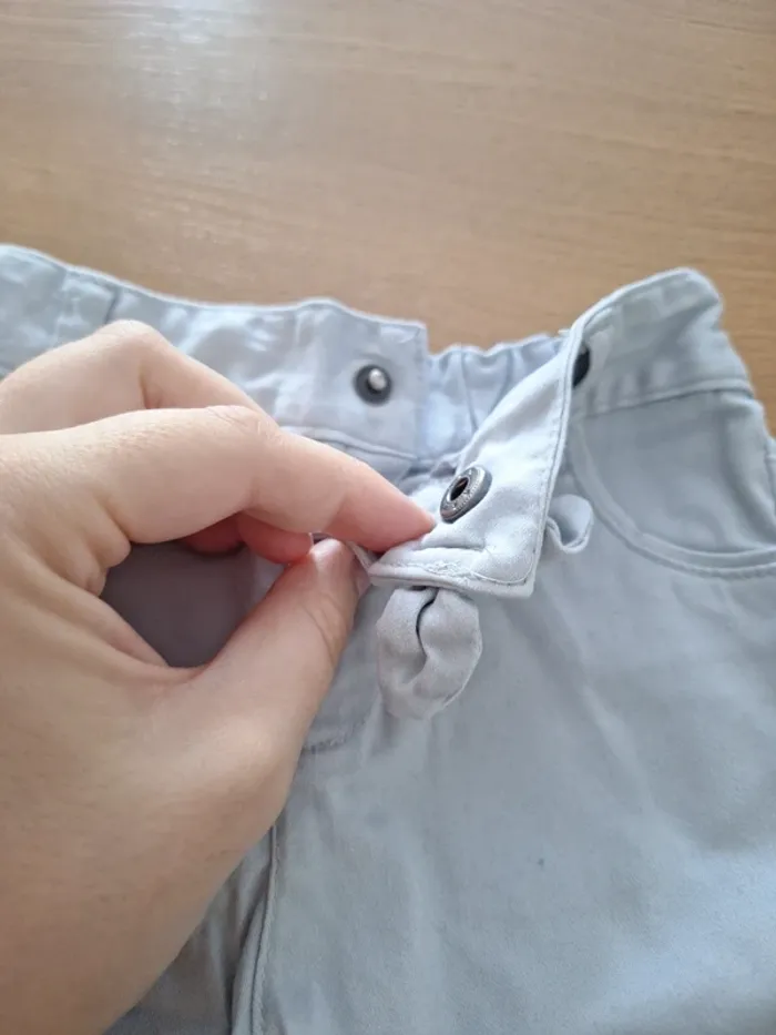 Jeans gris clair avec petit noeud - photo numéro 3