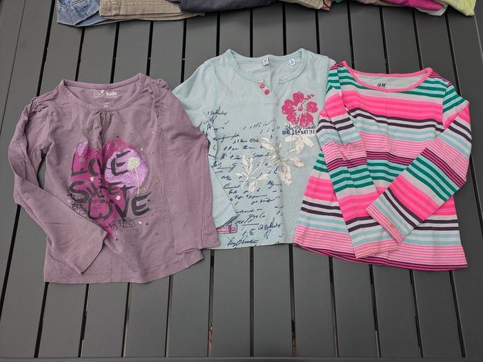 Lot 12 vêtements été mi saison fille 4 ans - photo numéro 3