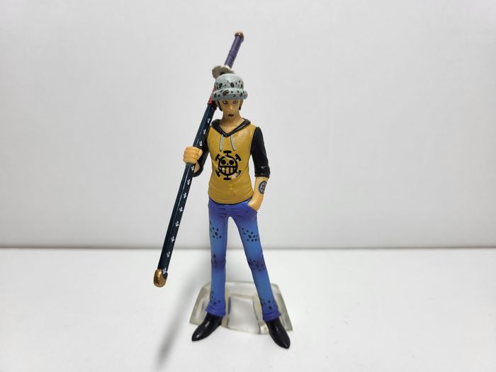 One Piece Gashapon Figurine Trafalgar Law