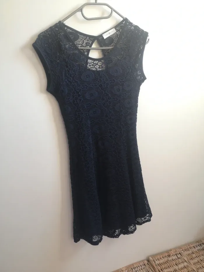Robe dentelle bleue marine cache cache