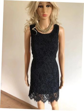 Robe noire en dentelle sans manches Caroll taille 36 TBE