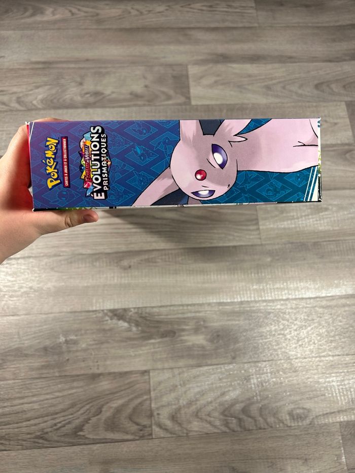 Coffret pokemon premium figurine évolution prismatiques EV8.5 - photo numéro 3
