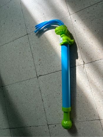 Pistolet à eau dinosaure neuf
