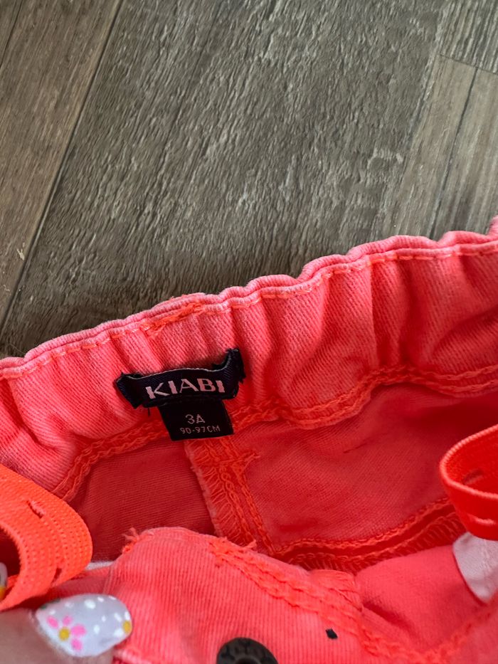 - Pantacourt Kiabi - 3 ans - bon état, petite tache - photo numéro 4