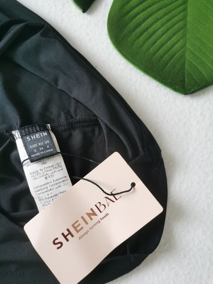 Robe longue noire asymétrique à col froncé Shein Taille S - photo numéro 2
