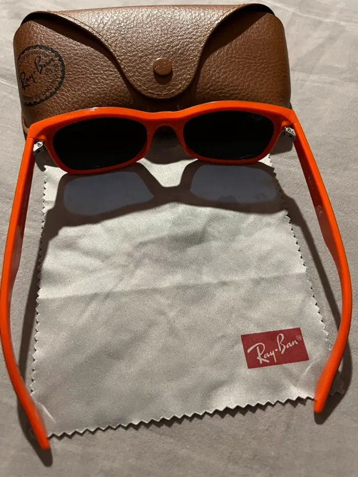 Lunettes enfant Ray Ban bleu marine et orange - photo numéro 3