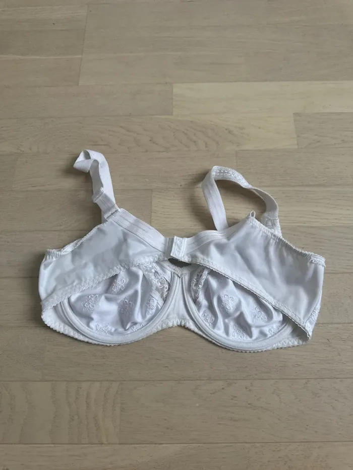 Soutien-gorge taille 110C - photo numéro 2