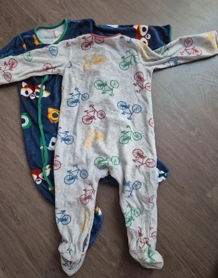 Lot de 2 magnifiques pyjamas velours 24 mois - photo numéro 4