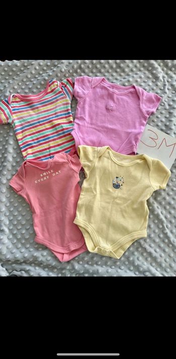 Lot de 4 bodies manches courtes 3M