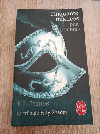 E L James 🪅 Cinquante nuances plus sombre