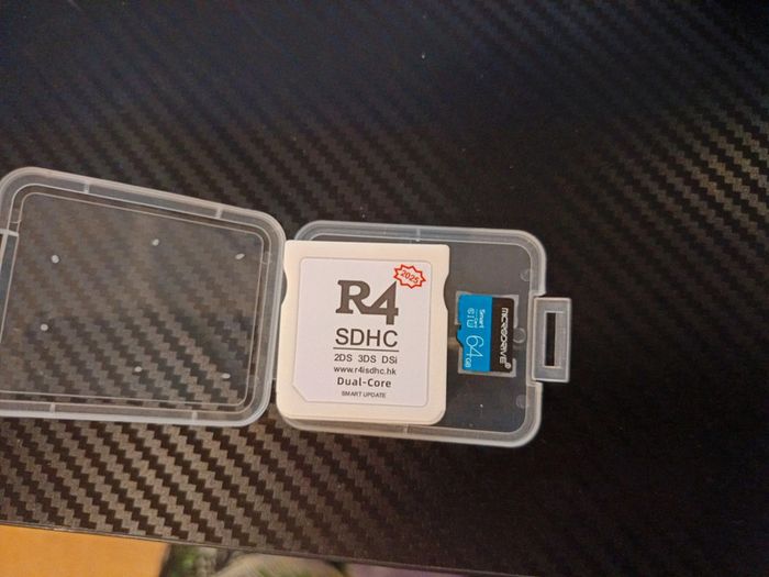 R4 sdhc 2025 + sd 64go avec plus 3000 jeux total ds /super nintendo/ nes/retrogaming 😉