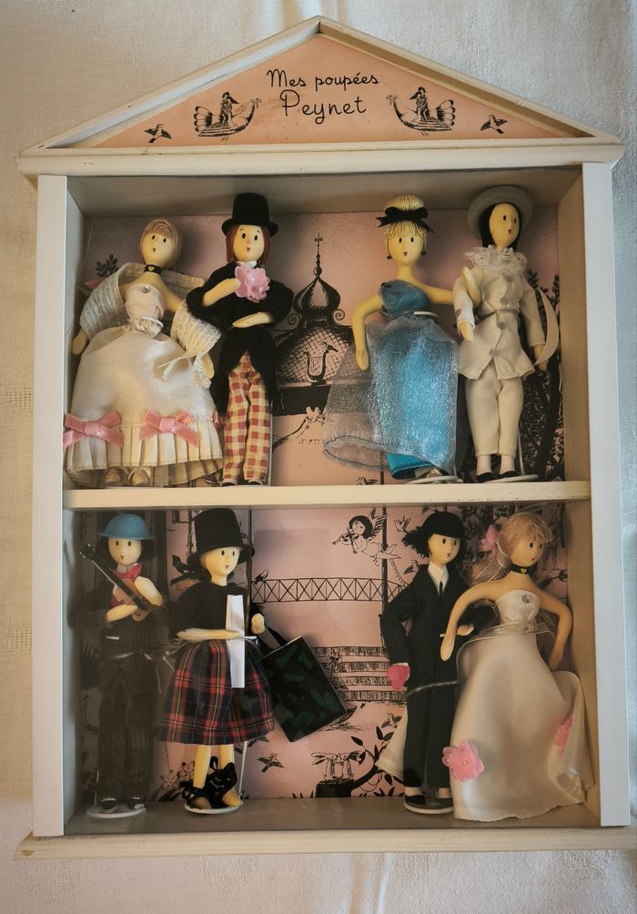 Vitrine " Les Poupées de Peynet " + accessoires