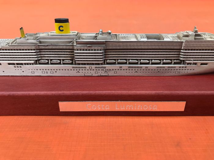Bateau de Croisière Costa Luminosa Métal argenté patiné Socle en bois finition acajou. - photo numéro 7