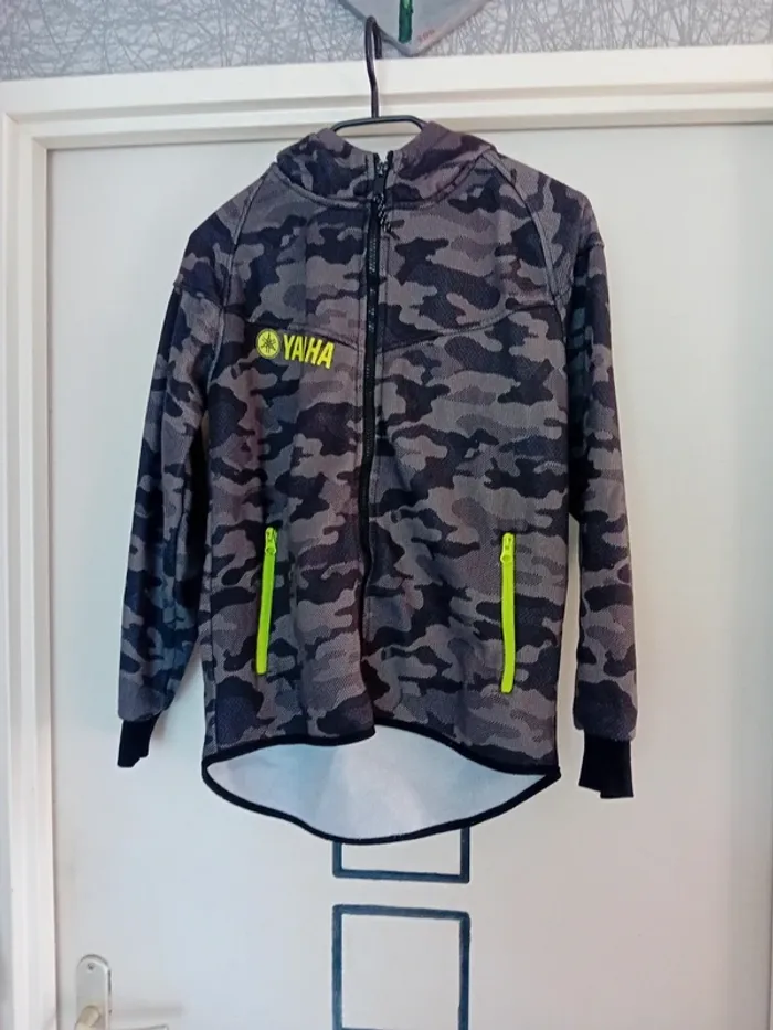 Veste de jogging de chez Yamaha en taille 16 ans