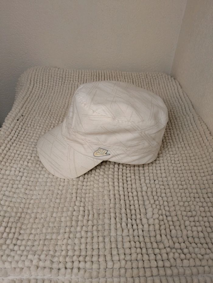 Casquette Nike blanche neuve 58 - photo numéro 3