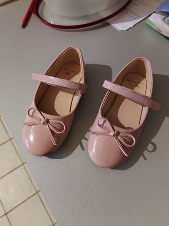 Chaussures vernies 29 neuves