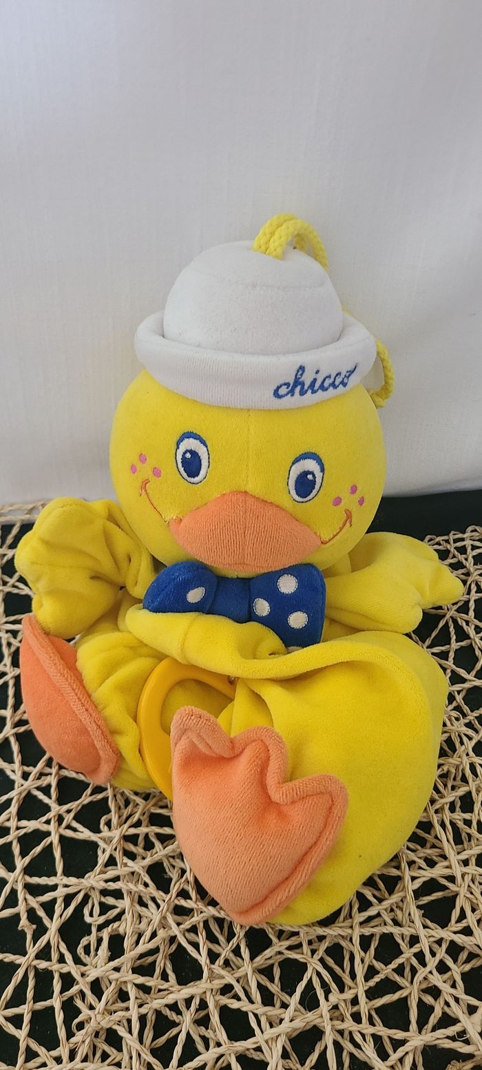 Peluche vintage musicale canard CHICCO jaune noeud papillon bleu bonnet 30 cm - photo numéro 2