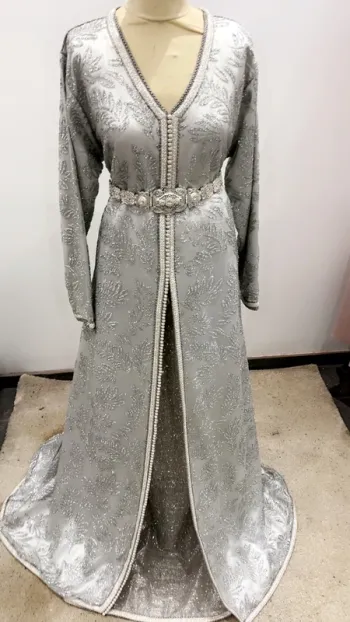 Joli caftan porté une fois !