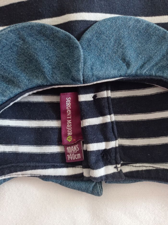 Marque sergent major taille 10 ans 140 cm manche longues couleur bleu foncé avec petit col Jean super sympa couleur le foncé avec rayures blanche infection devant avec inscription marqué Hello voir photos - photo numéro 5