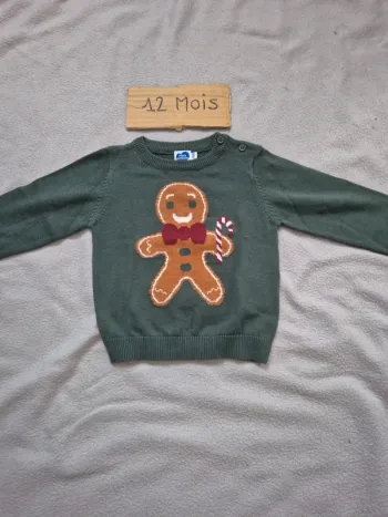 Pull 12 mois neuf