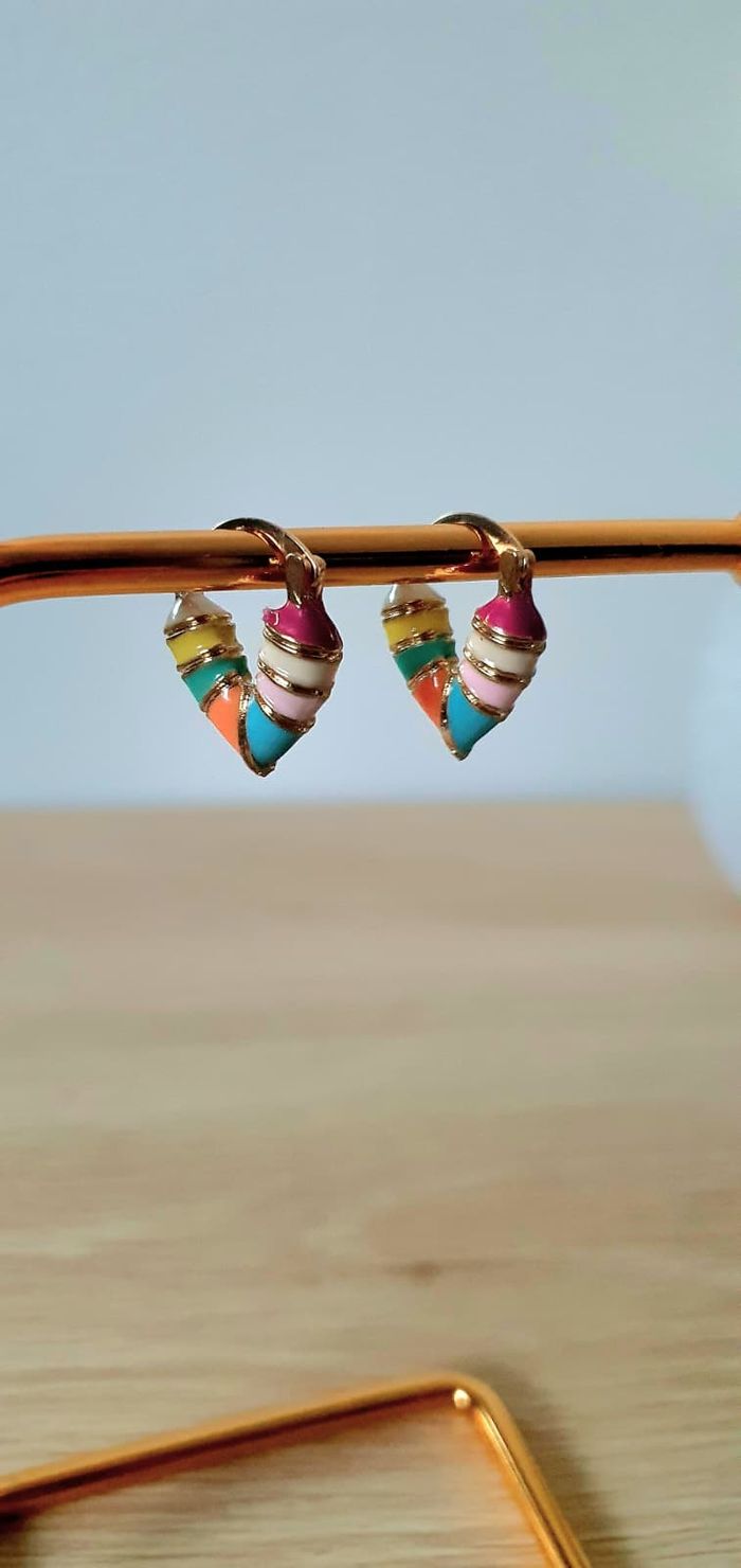 Boucles d’oreilles cœur multicolore en acier inoxydable – Mini créoles tendance