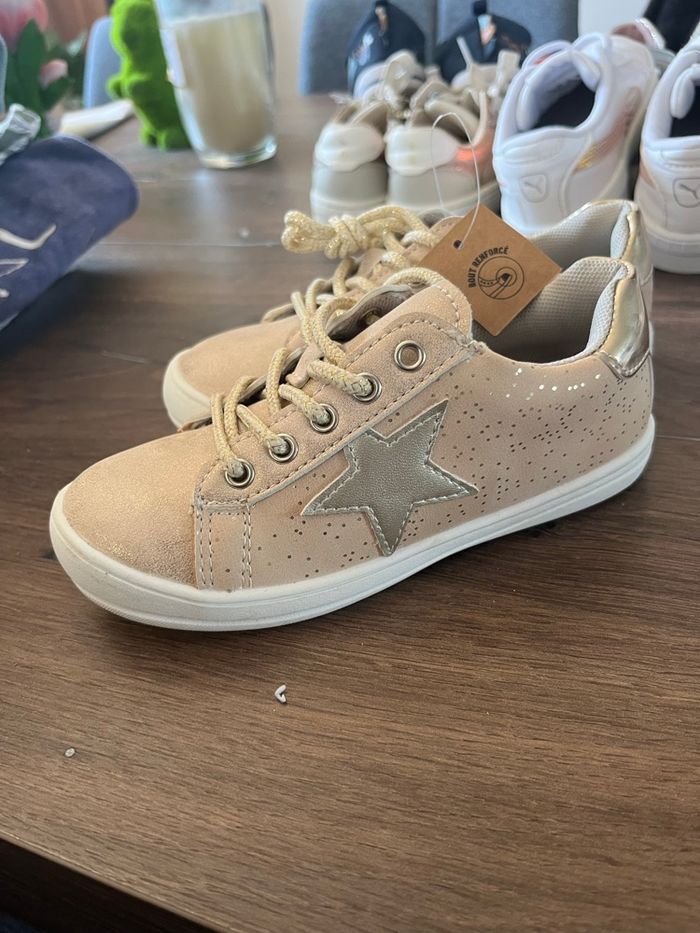 Chaussures fille neuves - photo numéro 1
