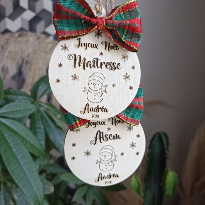Boule de Noël en bois Maîtresse, nounou, Atsem, parrain, marraine _ Cadeau maîtresse - photo numéro 7