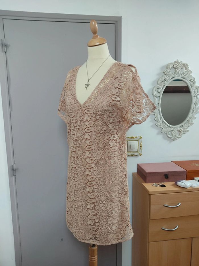 Robe rose poudré à dentelle Zara M 38 TBE - photo numéro 7
