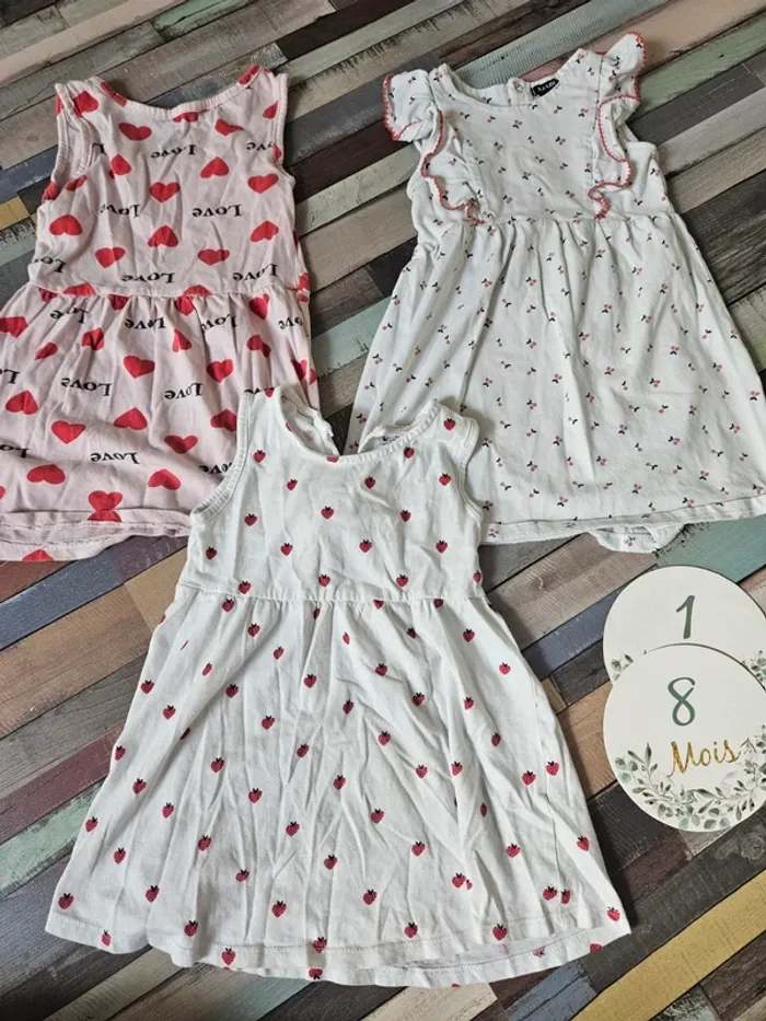 Lot 3 robes motifs été 18 mois
