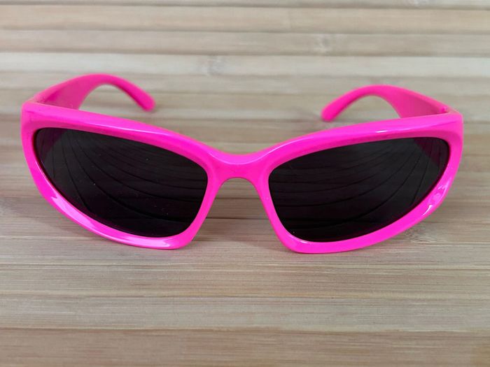 Paire de lunettes de soleil rose p 39 - photo numéro 3