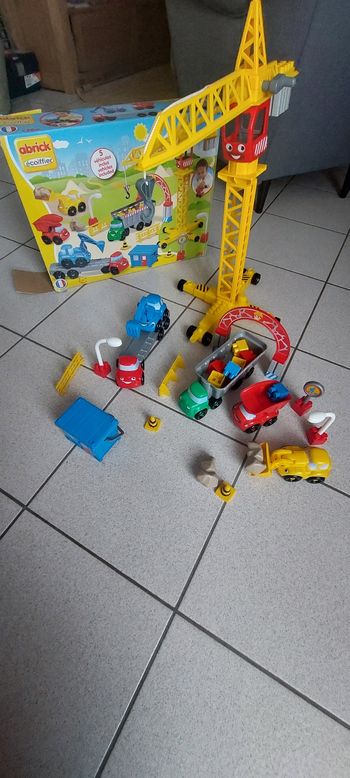 Travaux publics et grue ecoiffier abrick