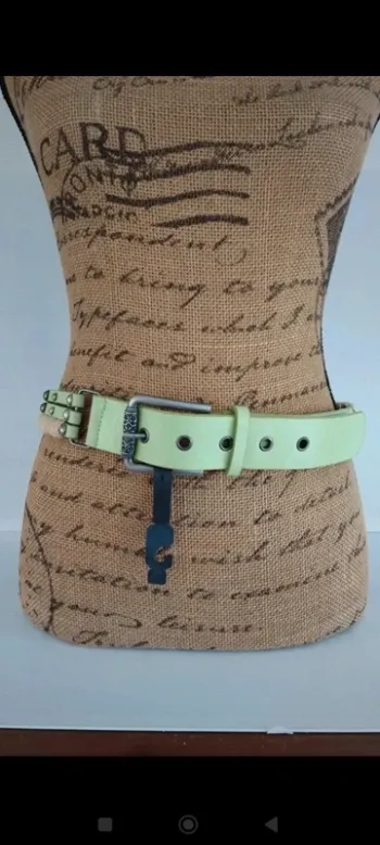 Ceinture vert clair trois rangs avec ficelles femme 85 cm