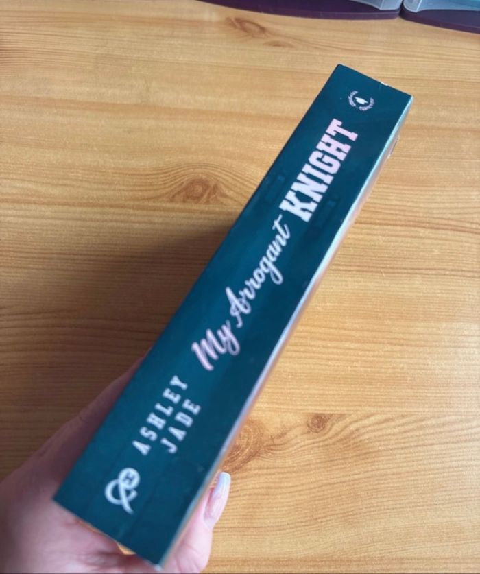 Livre: My arrogant Knight - photo numéro 3