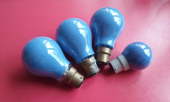 4 ampoules bleues