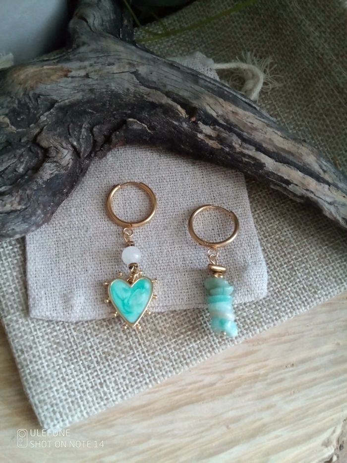 Boucles d'oreilles bohèmes asymétriques amazonite et pierres de lune