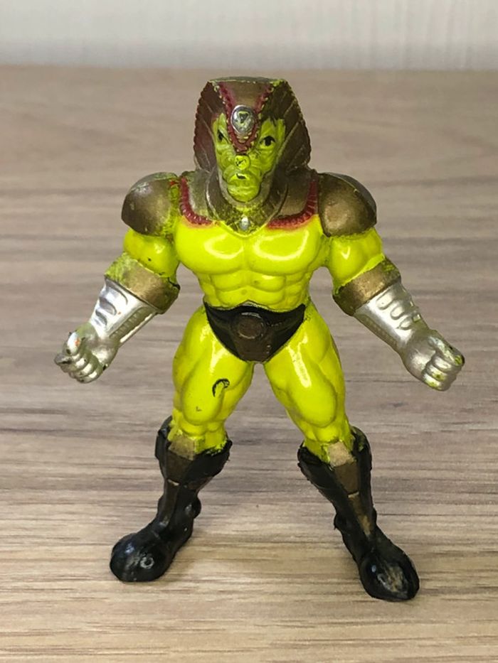 Figurine jouet vintage bootleg monstre créature fantasy guerrier
