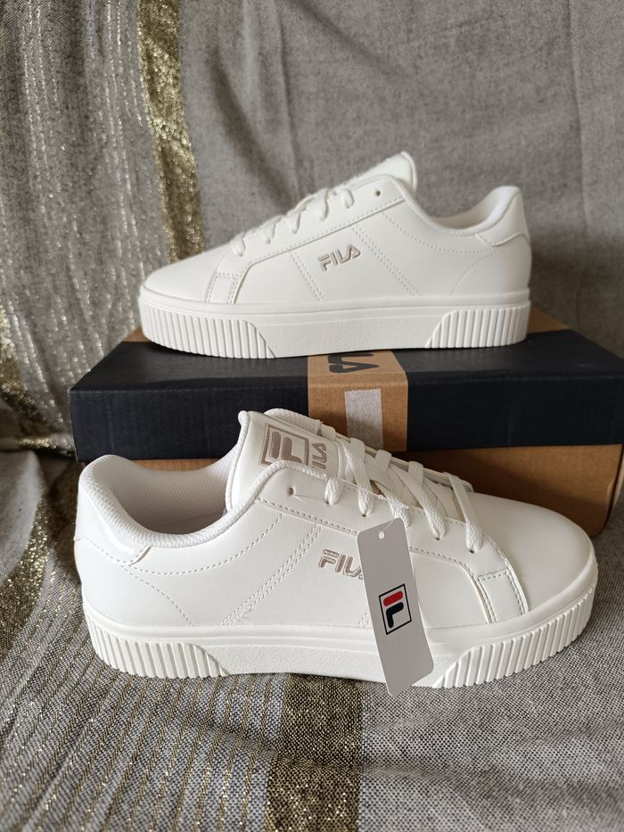 Basket femme neuf avec étiquette (75€ - photo numéro 4