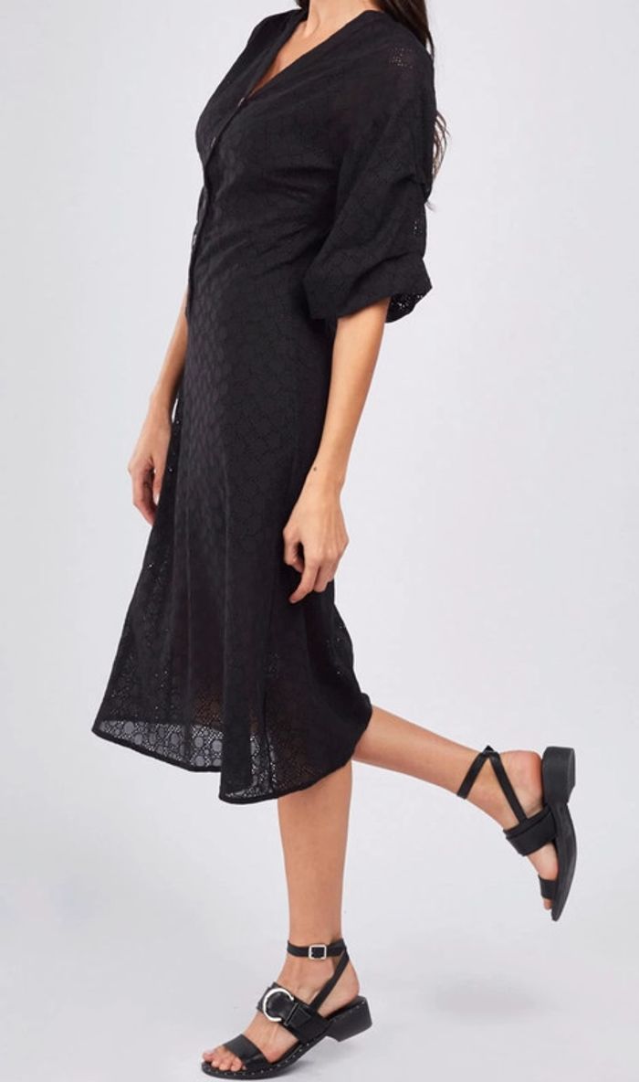 Jolie robe midi broderie anglaise - photo numéro 9