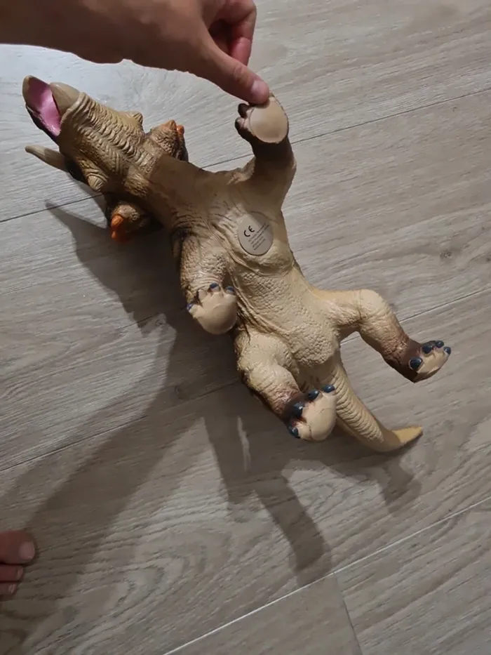 Dinosaure triceraptor env 60cms - photo numéro 3