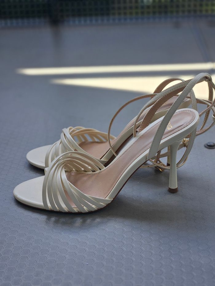 Vends sandales talons - photo numéro 3