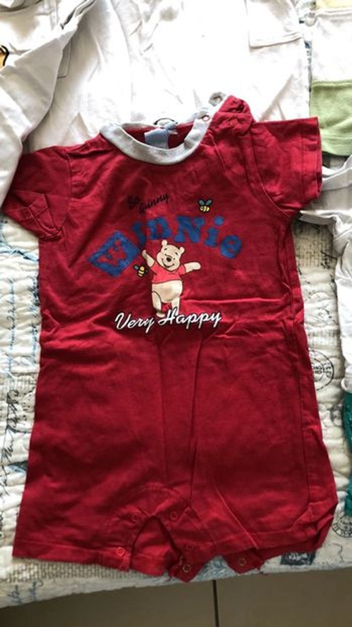 lot de barboteuses 6 mois disney et une burberry - photo numéro 2