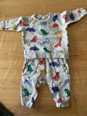 Ensemble dinosaures H&M