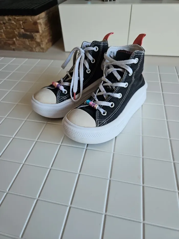 Converse noire à plateforme