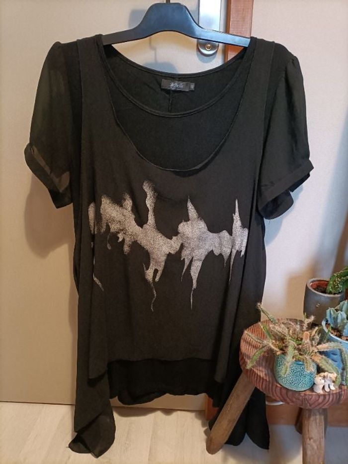 Tshirt noir doublé avec un voile motif gris argenté