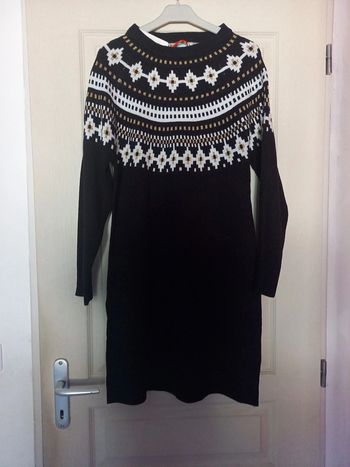 Robe pull motif neuve