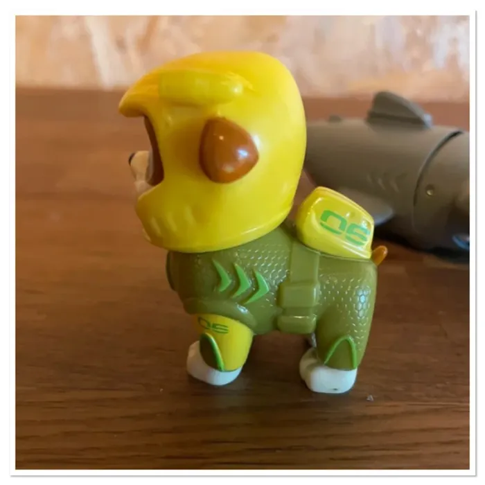 Idée Cadeau 🎁 Figurine Aqua Pups de Ruben avec son requin marteau de la Pat Patrouille - photo numéro 6