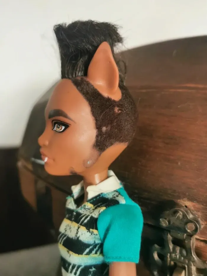 Poupée monster high Clawd wolf. - photo numéro 2
