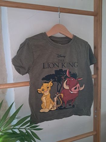 Tee shirt roi lion kaki 4 ans 104cm tbe