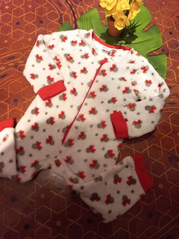 Belle combinaison chaude 2 ans Disney comme neuve